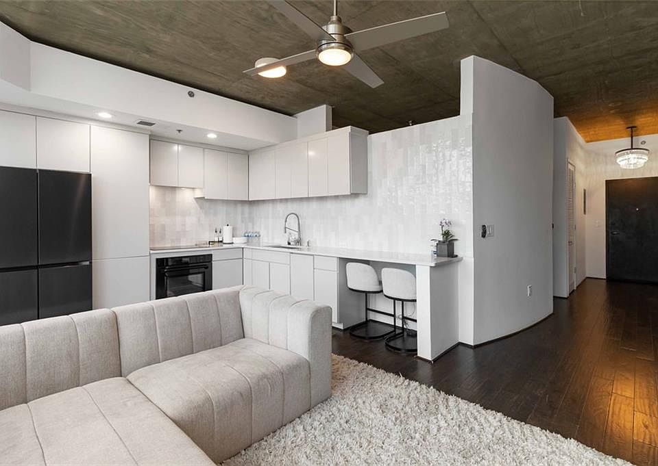 1st image of 3324 Peachtree Rd NE Unit 815