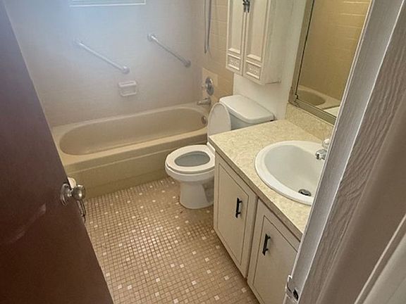 3rd image of 51 Fischer Ln
