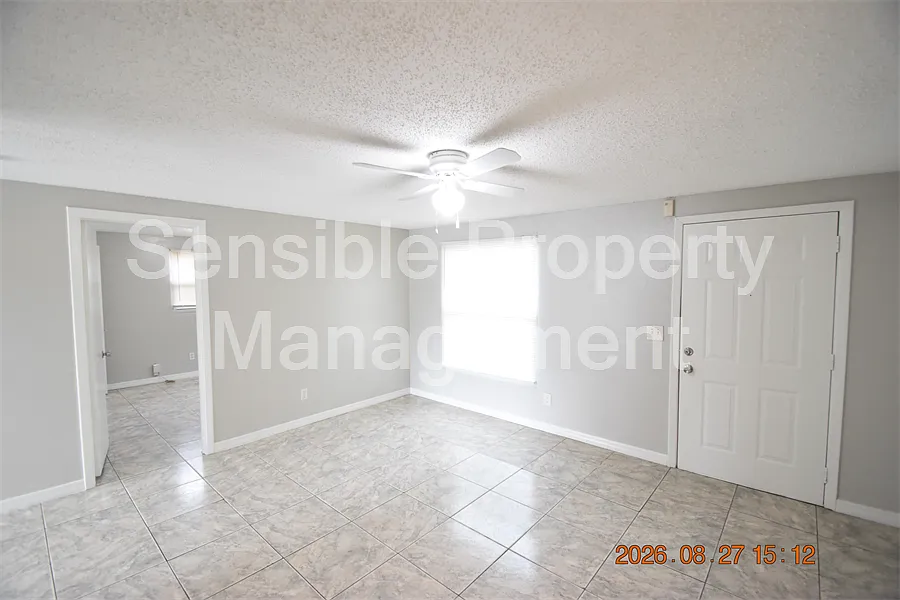 3 bed, 1080 sqft, $1,895 — Photo 3