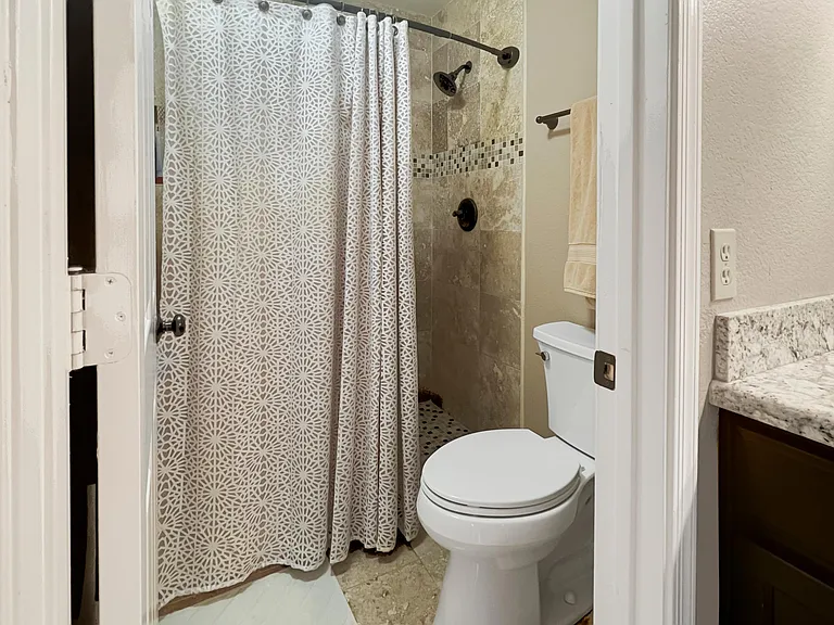 16205 S 34th Way — Photo 28