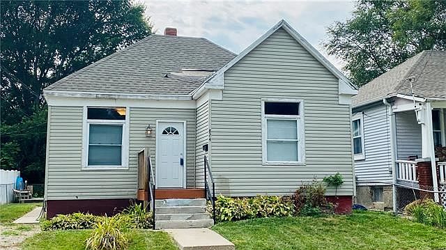 1st image of 824 Warsaw Ave