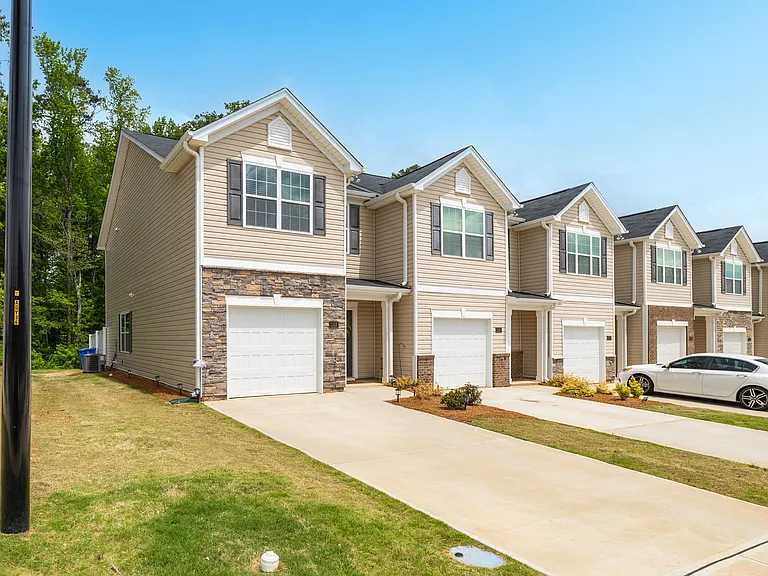 1133 Evelynnview Ln — Photo 3