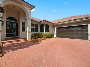 Hollywood Lakes Country C, Pembroke Pines, FL 33027