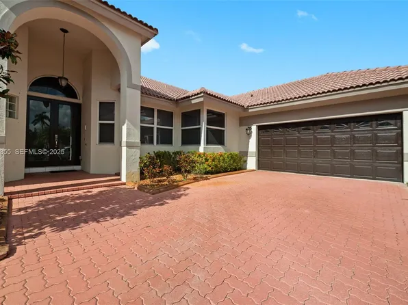 600 Cypress Pointe Dr E, Pembroke Pines, FL 33027