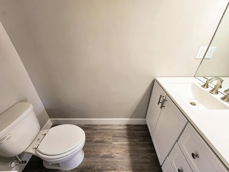 277 E 1500 N — Photo 14