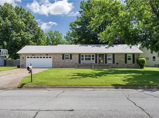 705 Cherokee Ave, Parsons, KS 67357