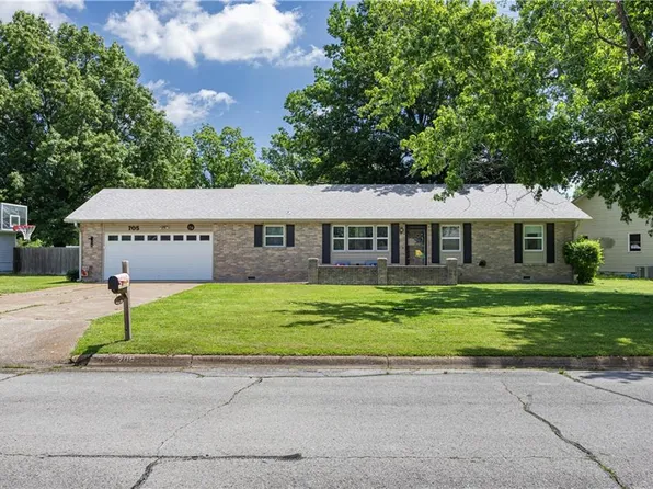 705 Cherokee Ave, Parsons, KS 67357