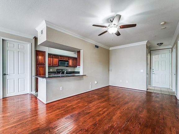 5th image of 7575 Kirby Dr APT 1111