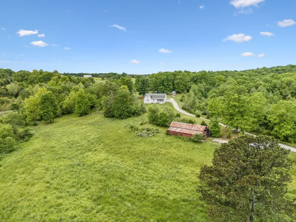 945 Sheehy Rd, Mc Ewen, TN 37101