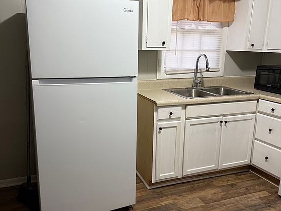 3rd image of 3120 Hillcrest Ave