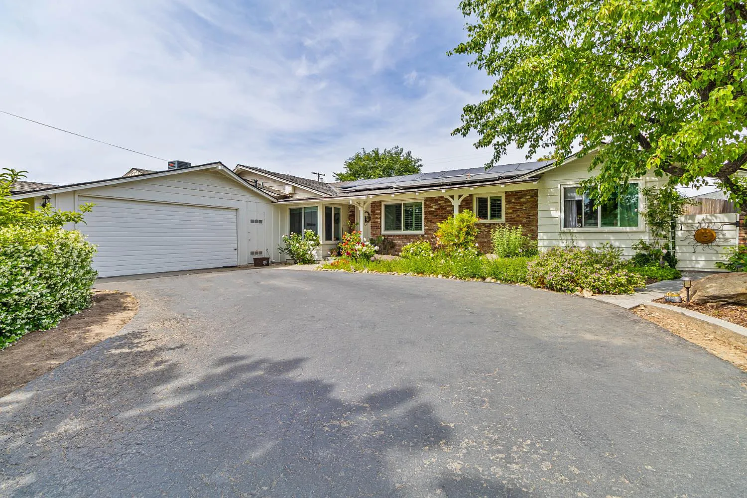 218 W Fountain Way photo 1