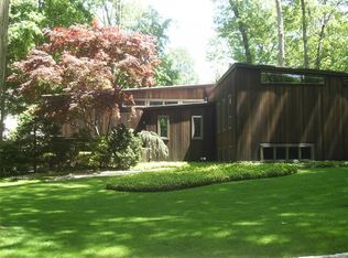 42 Barkers Point Rd, Port Washington, NY 11050