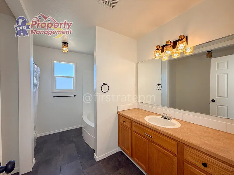 16042 N Saint Helens Dr — Photo 20