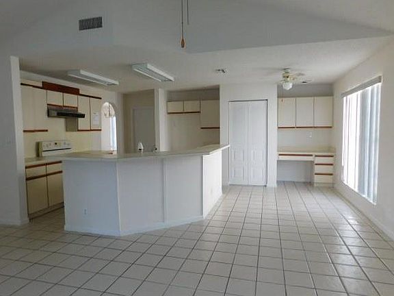 4th image of 2331 Fairmont Ave