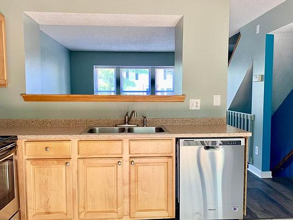 2nd image of 865 Pine Way Dr