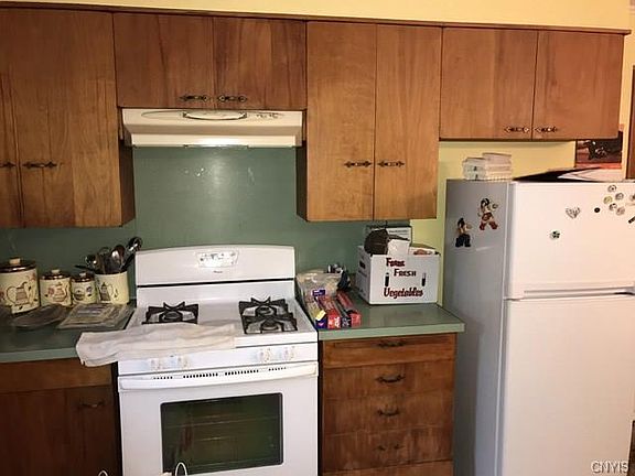 5th image of 90 E Bayard St