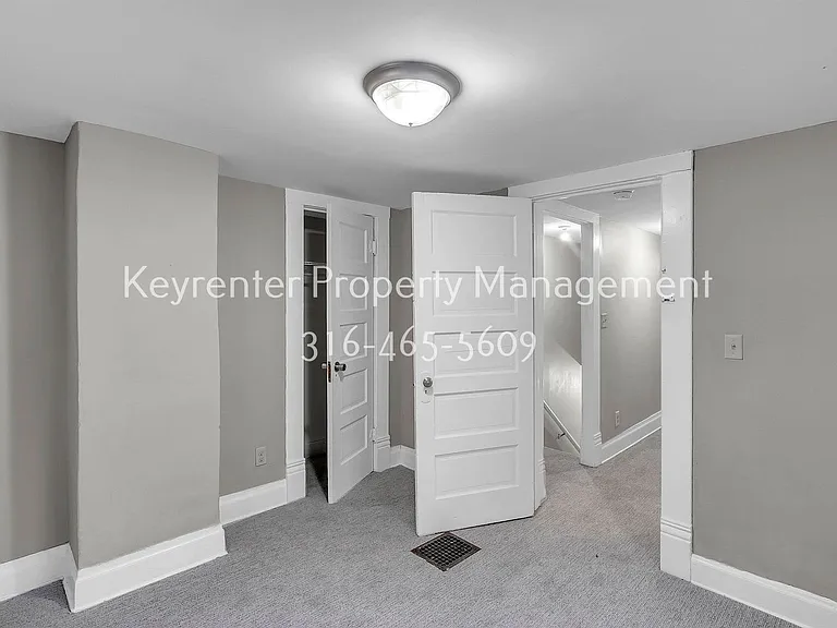 144 S Green St — Photo 16
