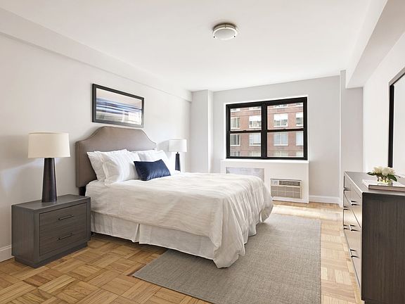 4th image of 305 E 72nd St #4C