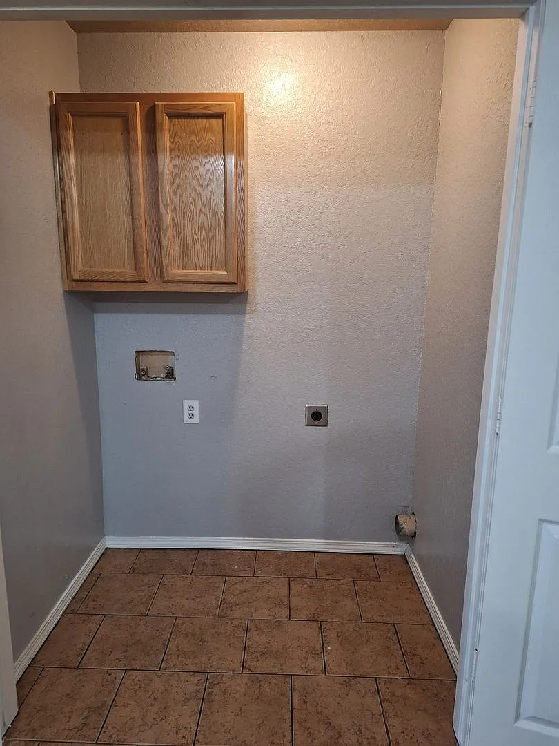 2 and 3 bedroom townhouses — Photo 2