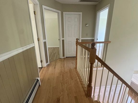 3rd image of 52 Middle Rd