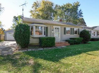 2205 Pearsall Pkwy, Waukegan, IL 60085