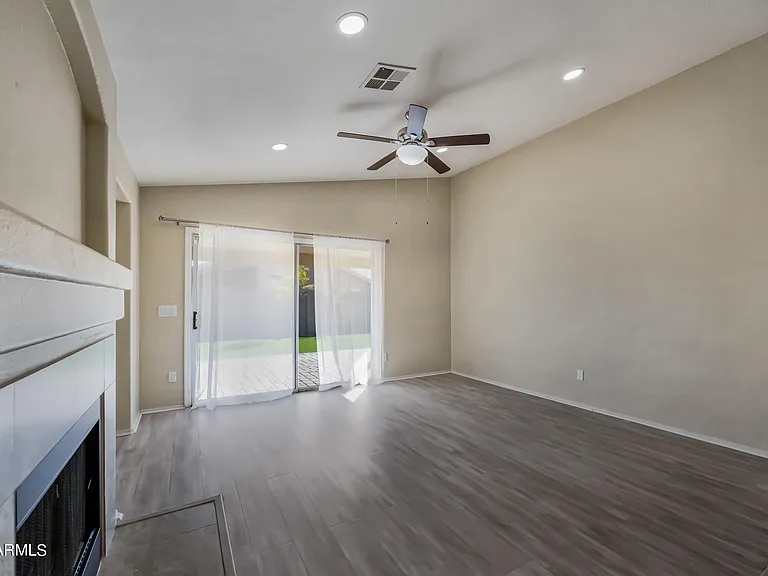 5203 W Buffalo St — Photo 12