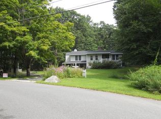 17 Ledgewood Dr, Belchertown, MA 01007
