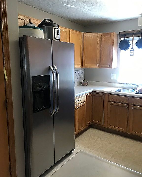 1st image of 100 Cherry Ct APT 3