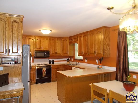 4th image of 2821 SE Allen Dr