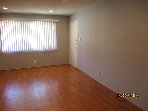 4th image of 2034 E Chevy Chase Dr #D