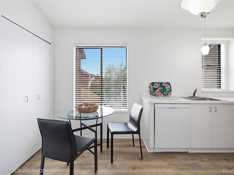 6580 Ridgefield Cir Apt 203, photo 15