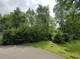 Tamson St, West Bloomfield, MI 48324