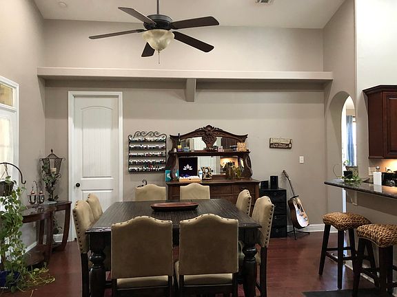 3rd image of 10485 Roundhill Dr