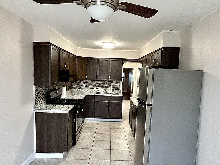 8786 Little Neck Pkwy #2 — Photo 4