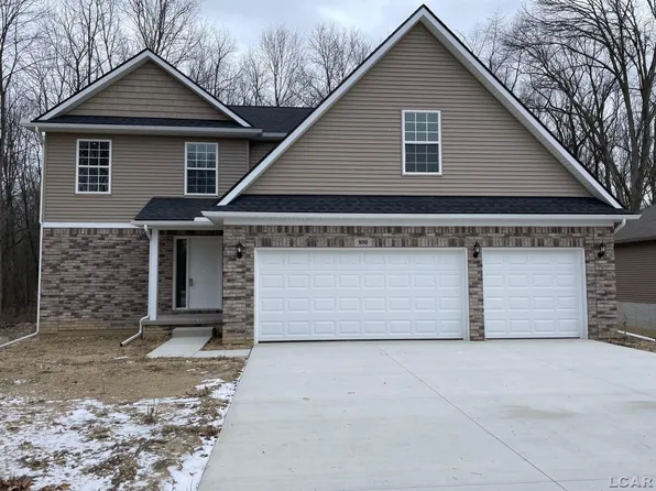 800 War Bonnet Dr, Tecumseh, MI 49286