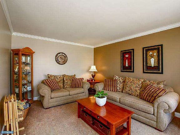 2nd image of 700 Harlequin Ln