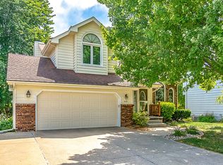 4121 98th St, Urbandale, IA 50322