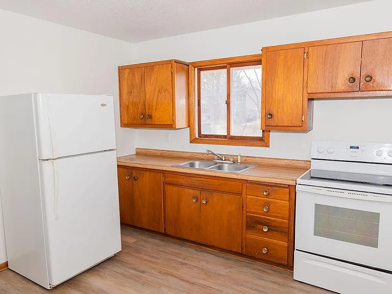419 E Watrous Ave — Photo 6