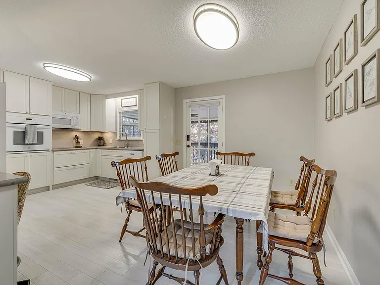 5013 Emerald Dr — Photo 8