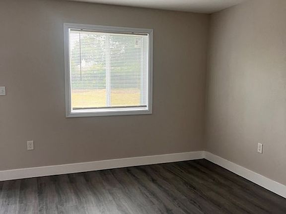 4th image of 1104 Pineview Dr