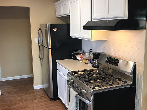 3rd image of 6 N Pineview Dr