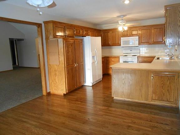 5th image of 600 Lakeview Dr