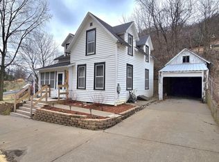 353 North St, Fountain City, WI 54629