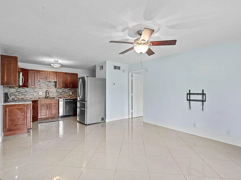 204 Foxtail Dr #F1 — Photo 9