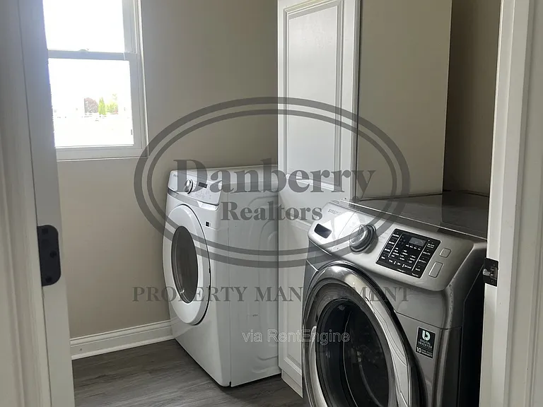 8914 Red Hawk Ct — Photo 12