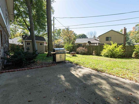5th image of 2230 Autumn Way