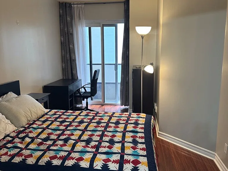 55 Bloor St E #702 — Photo 19