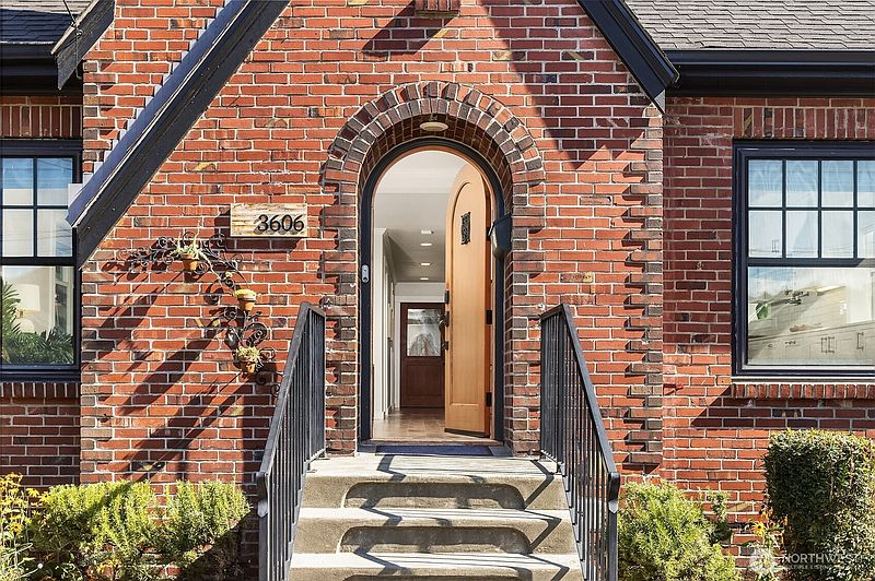 4th image of 3606 42nd Avenue SW