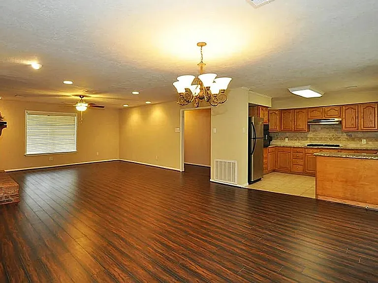 4 bed, 2626 sqft, $2,295 — Photo 4