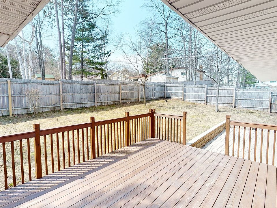 1301 Center St, Marquette, MI 49855 Zillow